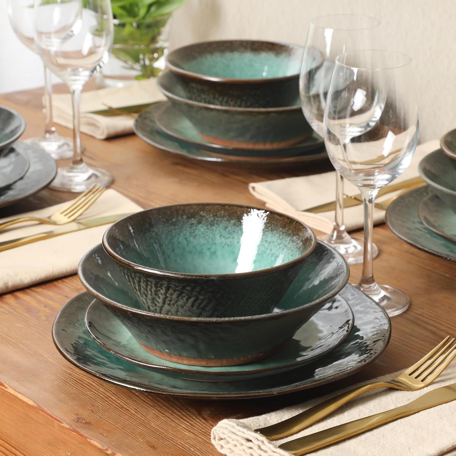 81RvtlVssrL._AC_SL1500_.jpg Dinnerware 16-Piece Set (includes 2 bowls) - Image 1