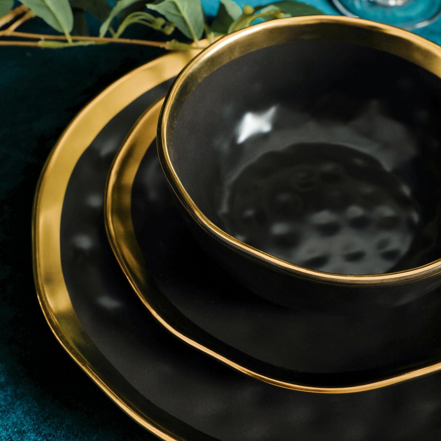 81aJQ-HU1zL._AC_SL1500_.jpg Modern Porcelain Dinnerware 16-Piece Set - Image 1