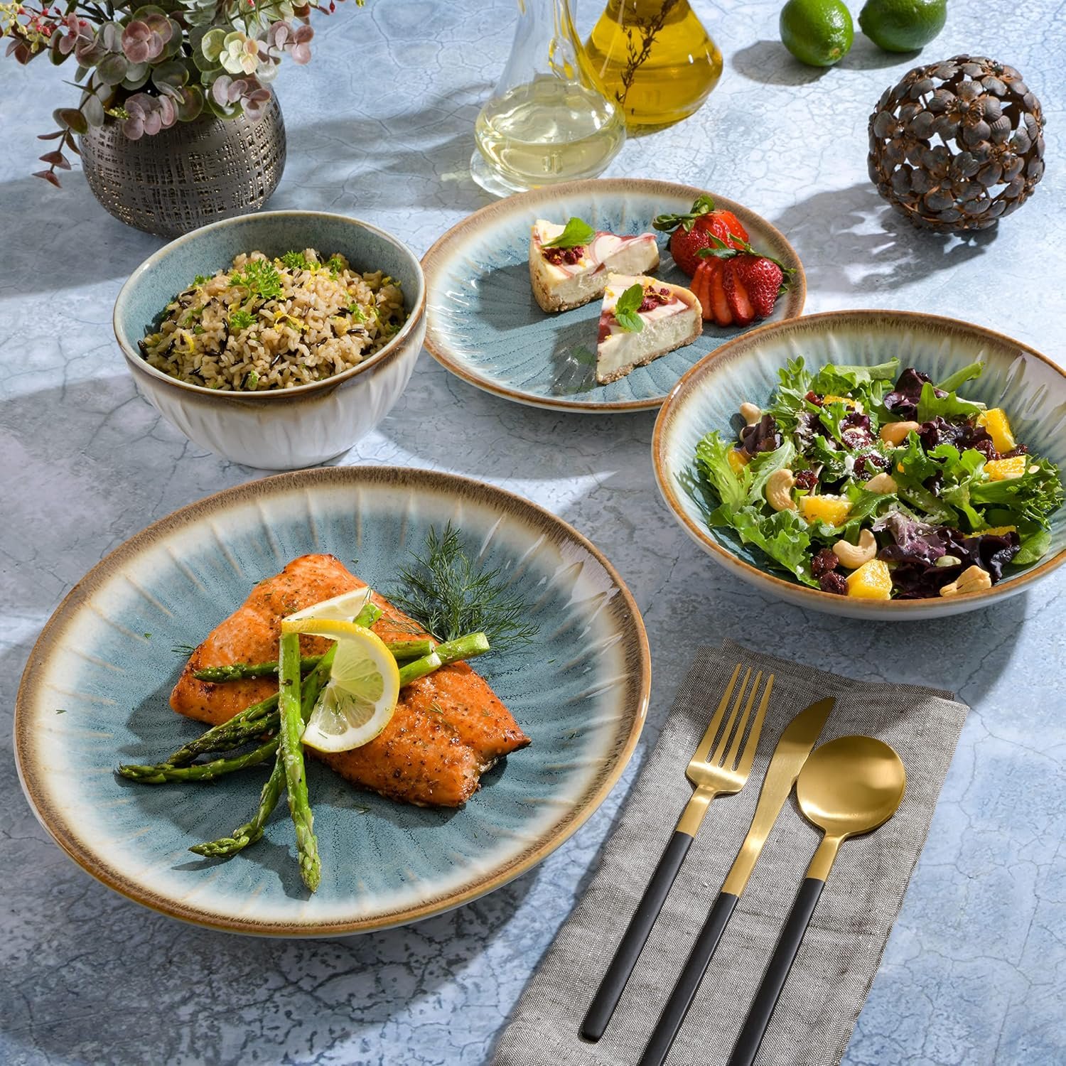 91hH9XOpuHL._AC_SL1500_.jpg Embossed Dinnerware 16-Piece Set (includes 2 bowls) - Image 1